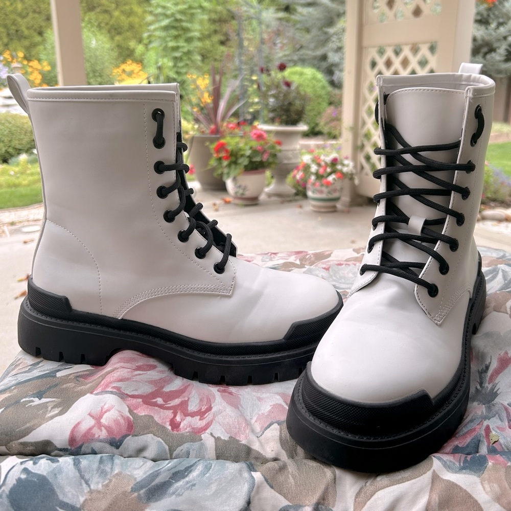“Forever 21” White Ankle Boots (10)